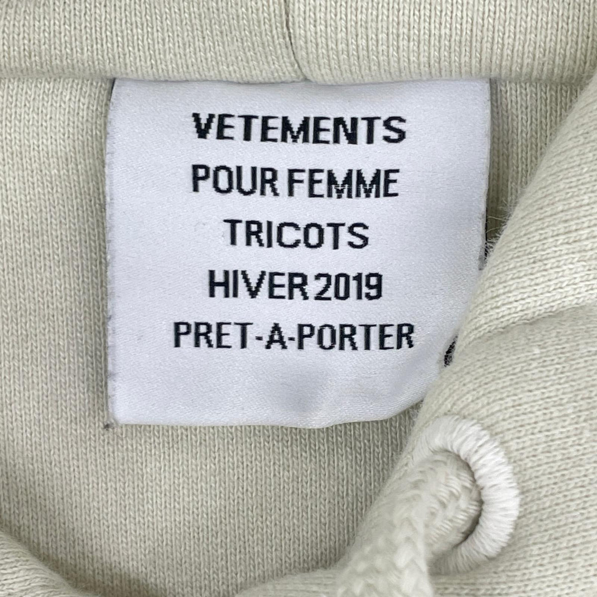 VETEMENTS Vetements WAH19TR107 Off-White Back-Patch Hoodie Top
