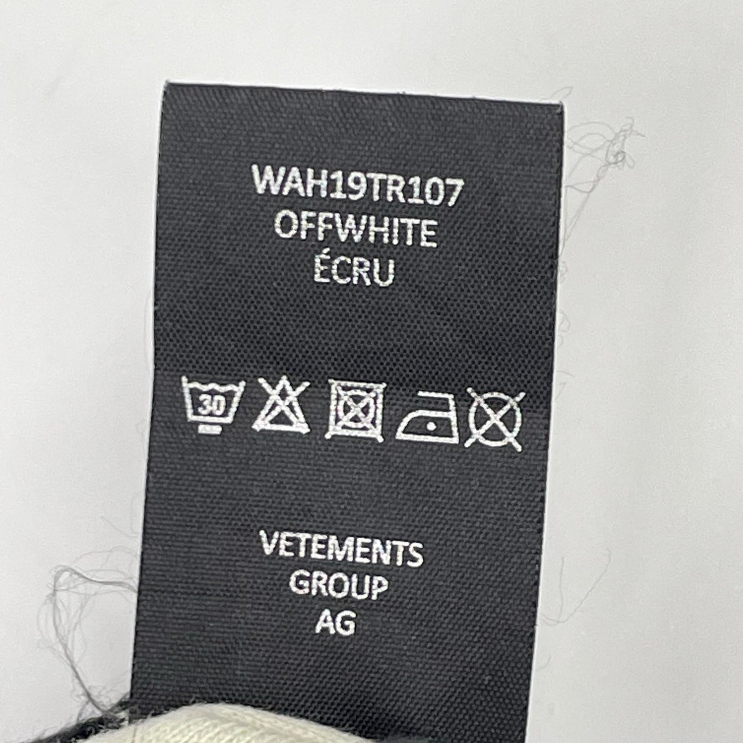 VETEMENTS Vetements WAH19TR107 Off-White Back-Patch Hoodie Top