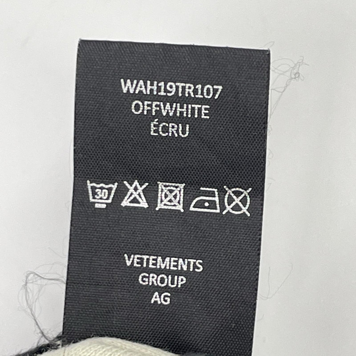 VETEMENTS Vetements WAH19TR107 Off-White Back-Patch Hoodie Top