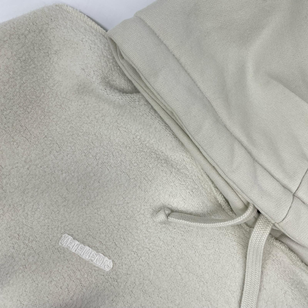 VETEMENTS Vetements WAH19TR107 Off-White Back-Patch Hoodie Top
