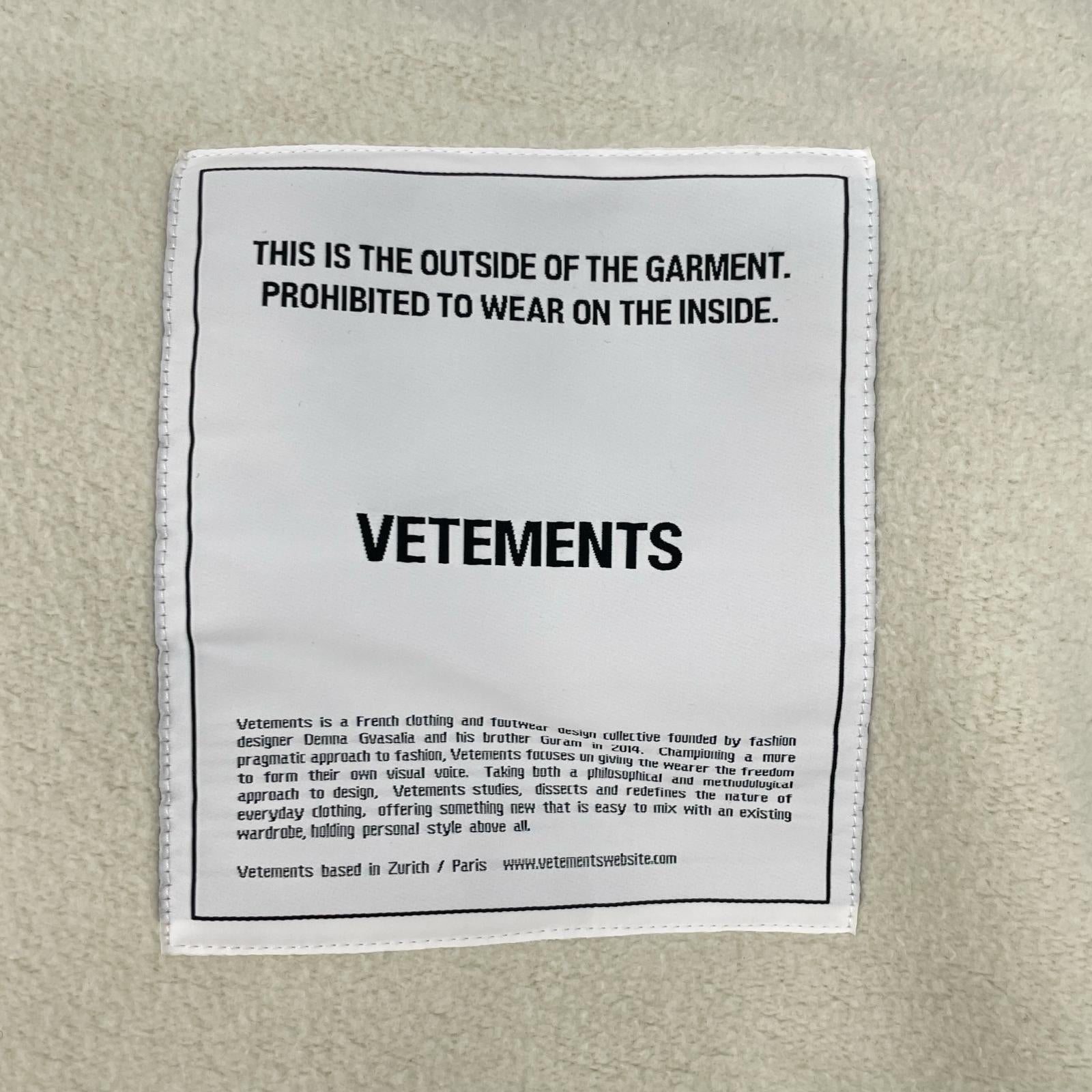 VETEMENTS ヴェトモン WAH19TR107 オフホワイト バックパッチフーディ トップス