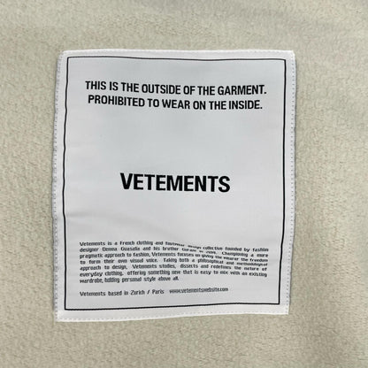 VETEMENTS Vetements WAH19TR107 Off-White Back-Patch Hoodie Top