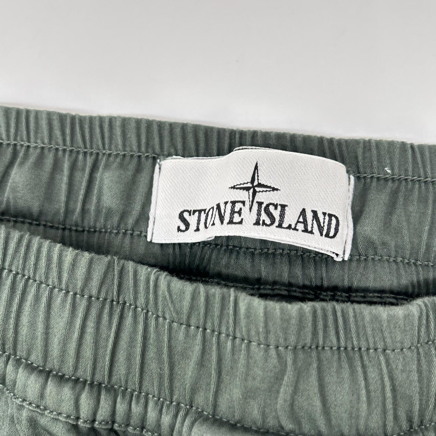 STONE ISLAND ストーンアイランド 8015L0312 カーキ ショートパンツ ボトムス