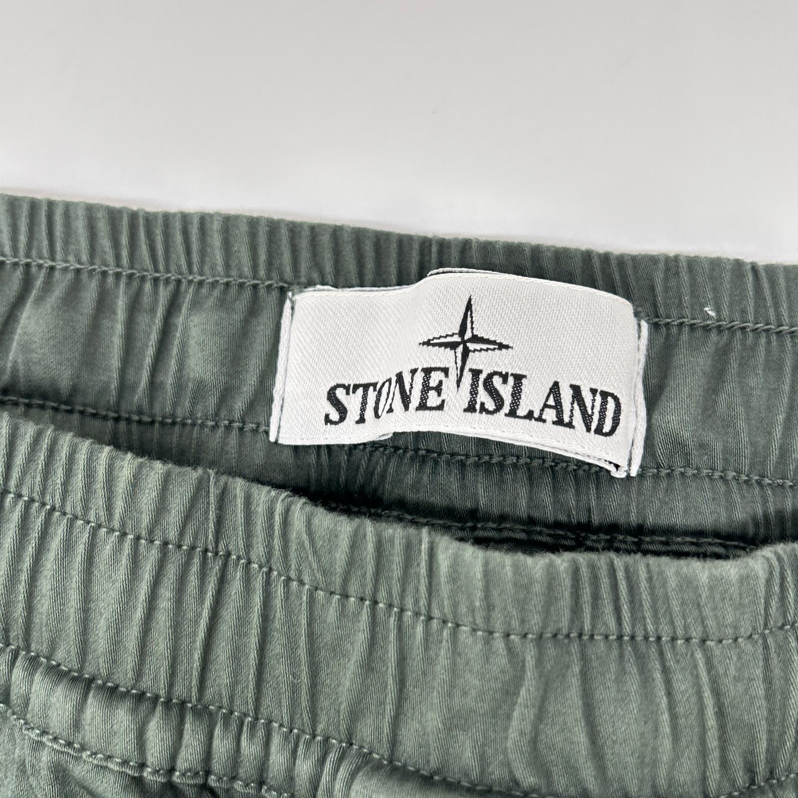 STONE ISLAND ストーンアイランド 8015L0312 カーキ ショートパンツ ボトムス
