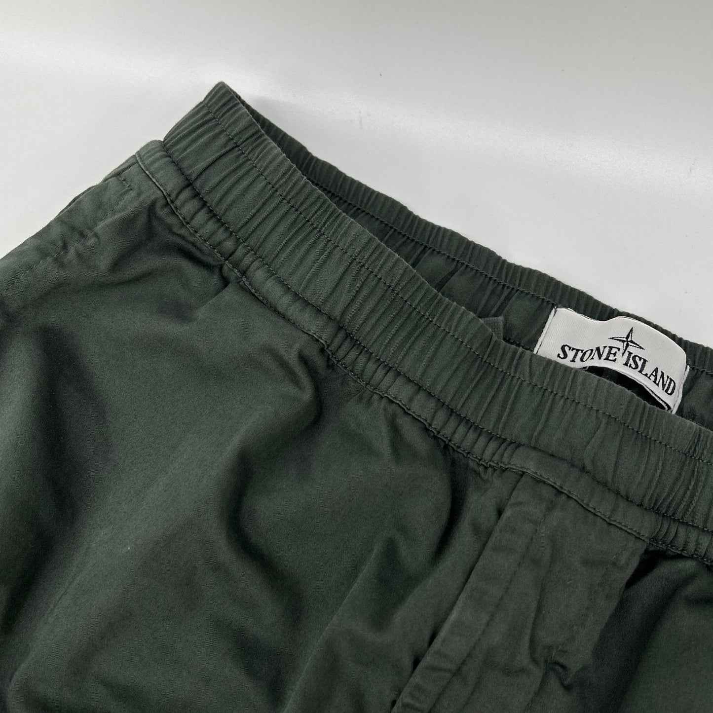 STONE ISLAND ストーンアイランド 8015L0312 カーキ ショートパンツ ボトムス