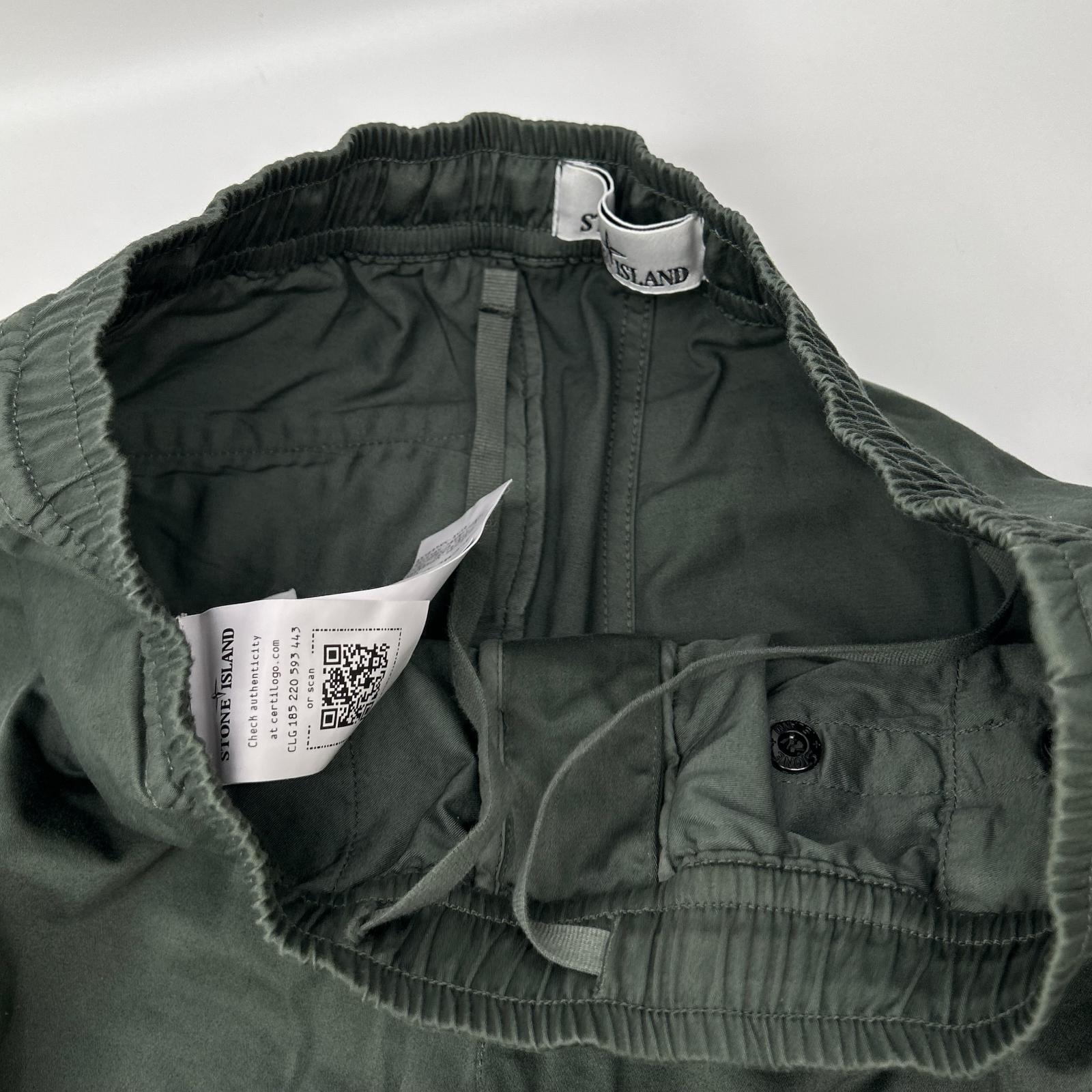 STONE ISLAND ストーンアイランド 8015L0312 カーキ ショートパンツ ボトムス