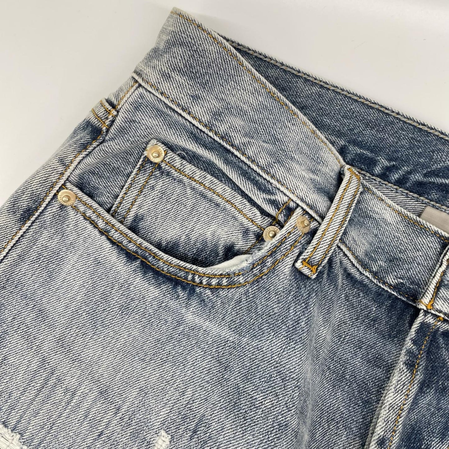 Essentials エッセンシャルズ 45421 ライトブルー ダメージ加工 ストレートデニム ボトムス