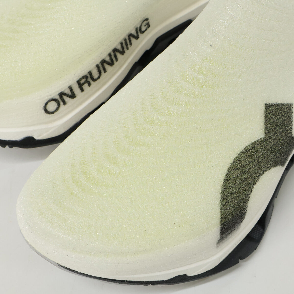 ON オン 【美品】LightSpray Cloudmonster 3 Hyper LS スニーカー シューズ