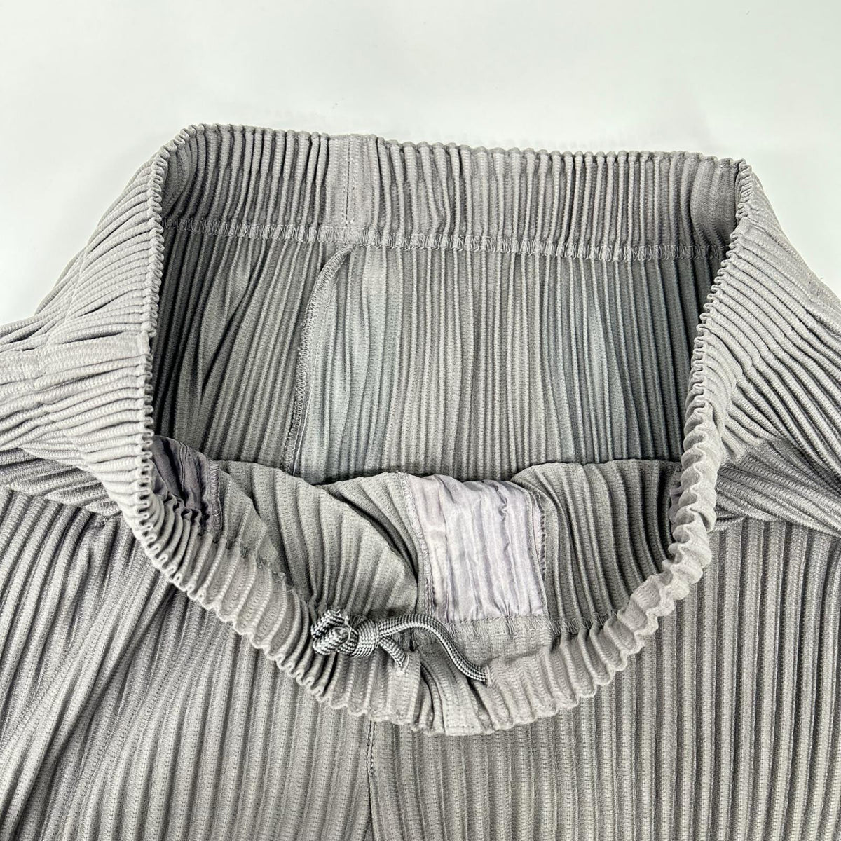 HOMME PLISSE ISSEY MIYAKE オムプリッセ イッセイミヤケ HP91JF116 グレー プリーツジョガーパンツ ボトムス