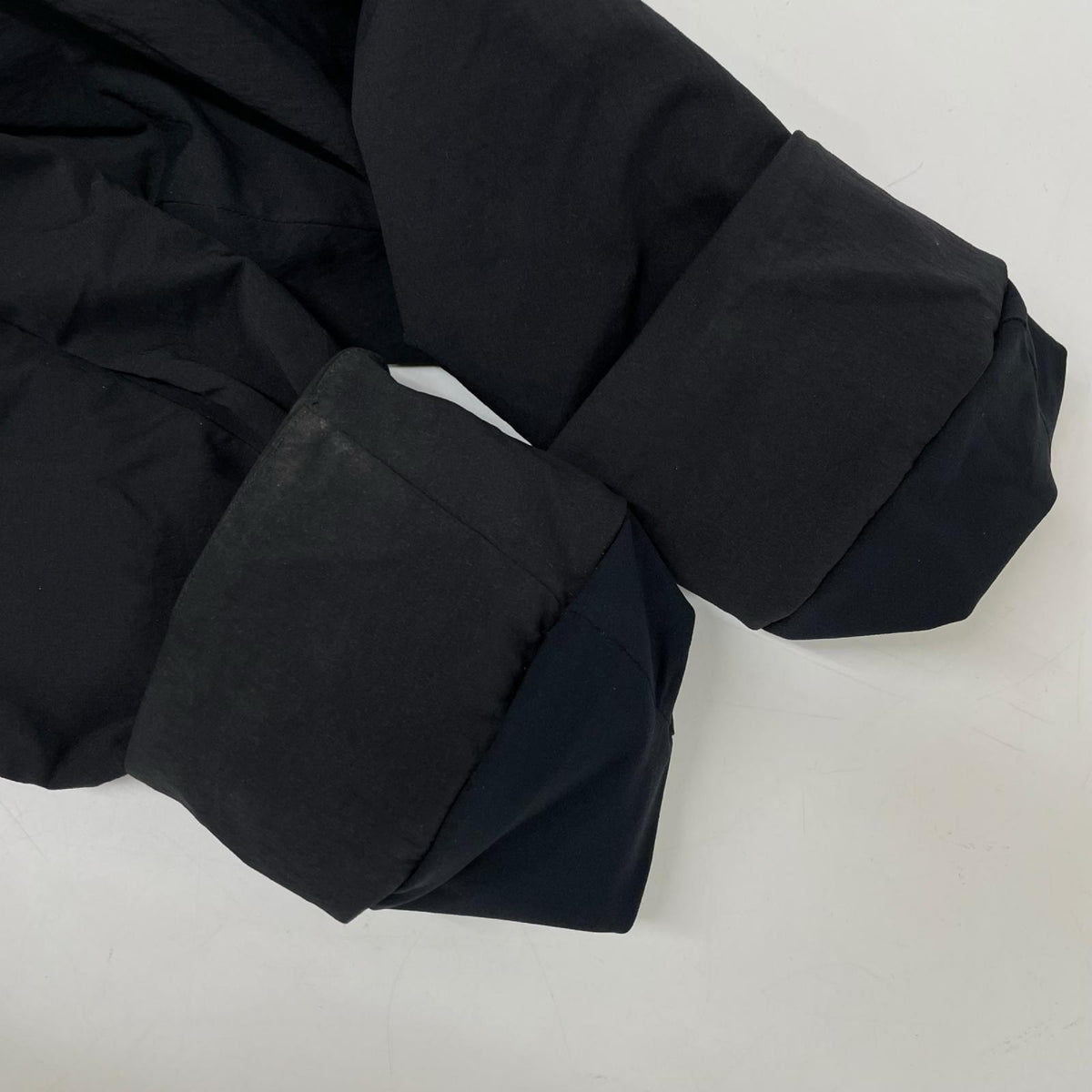 ARC’TERYX VEILANCE アークテリクス ヴェイランス X000007498 ブラック MIONN INSULATED OVERSHIRT トップス