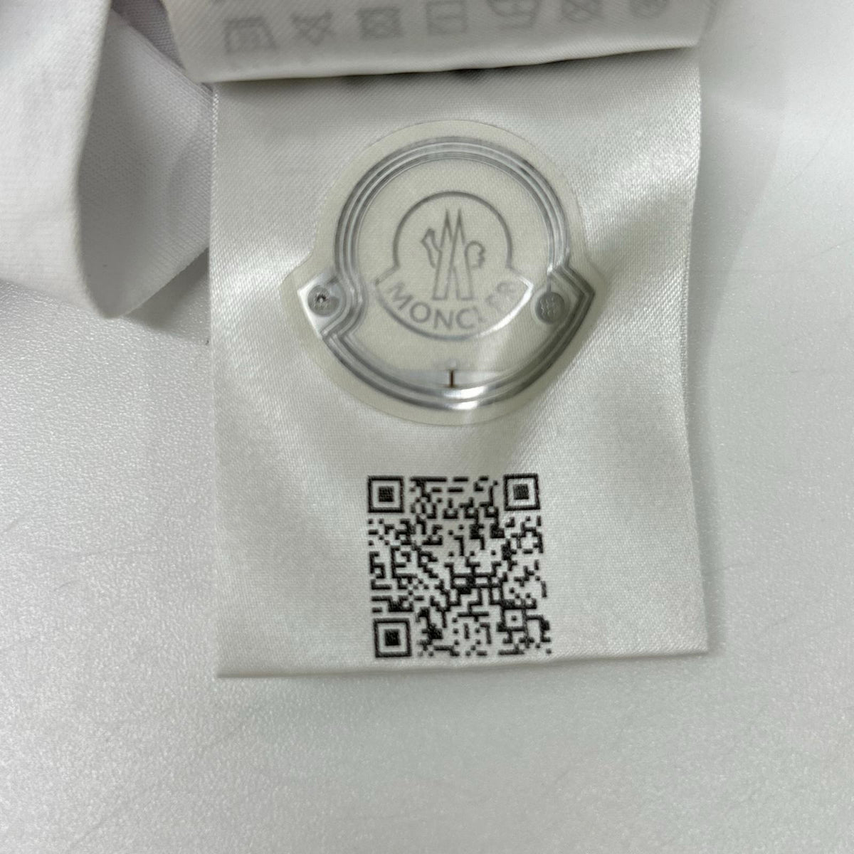 MONCLER モンクレール 23SS J10918C00028 ホワイト エンブレムロゴ クルーネックTシャツ トップス