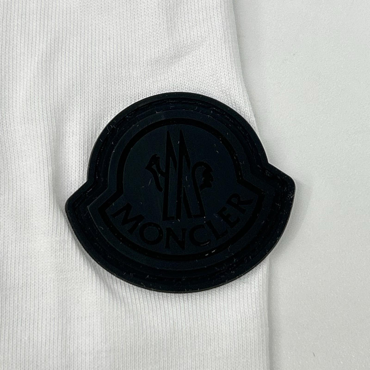 MONCLER モンクレール 23SS J10918C00028 ホワイト エンブレムロゴ クルーネックTシャツ トップス
