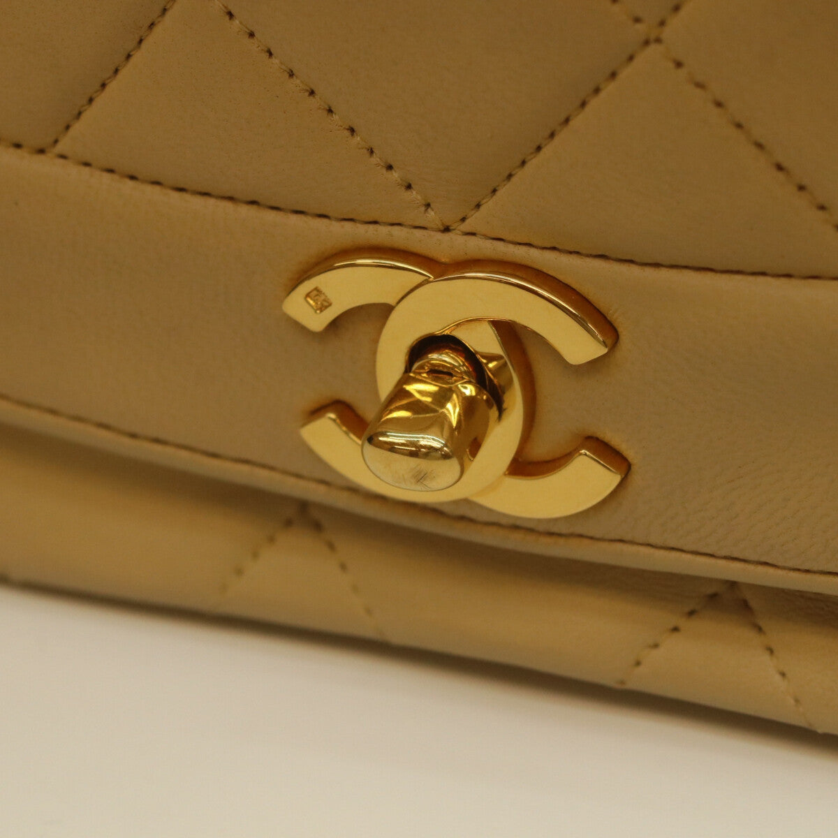 CHANEL シャネル 3番 A01165 ベージュ ラム ダイアナ25 ショルダーバッグ