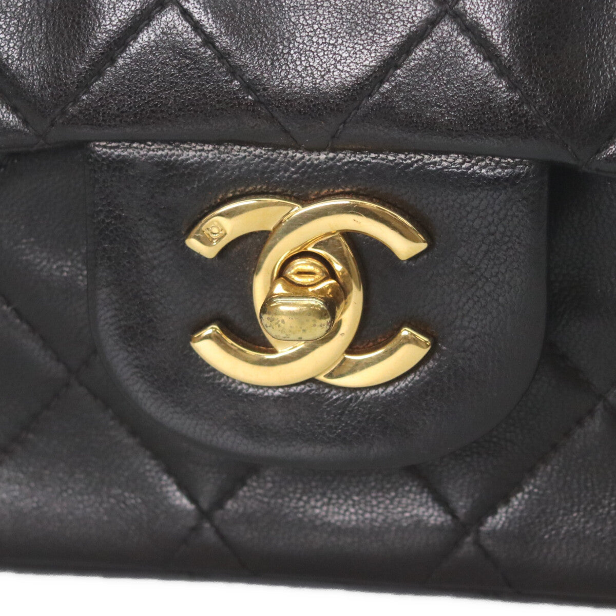CHANEL シャネル A01112 4番 黒 ラムスキン ゴールド金具 マトラッセ25 ショルダーバッグ