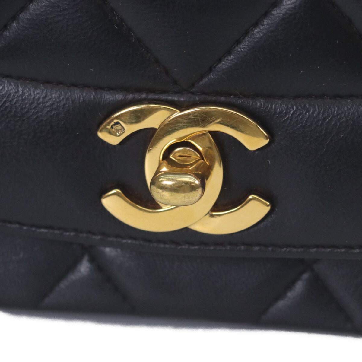 CHANEL シャネル 2番 A01165 黒 ラムスキン ゴールド金具 ダイアナ25 ショルダーバッグ