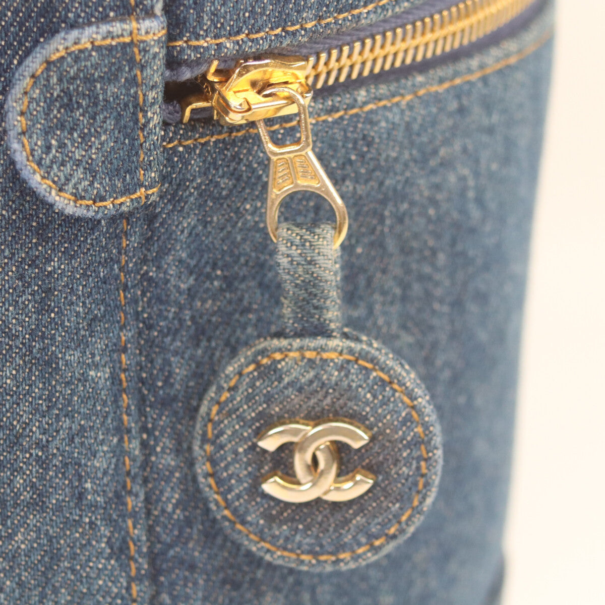 CHANEL 香奈儿 4号 A01998 靛蓝色 牛仔布 竖款化妆包 手提包