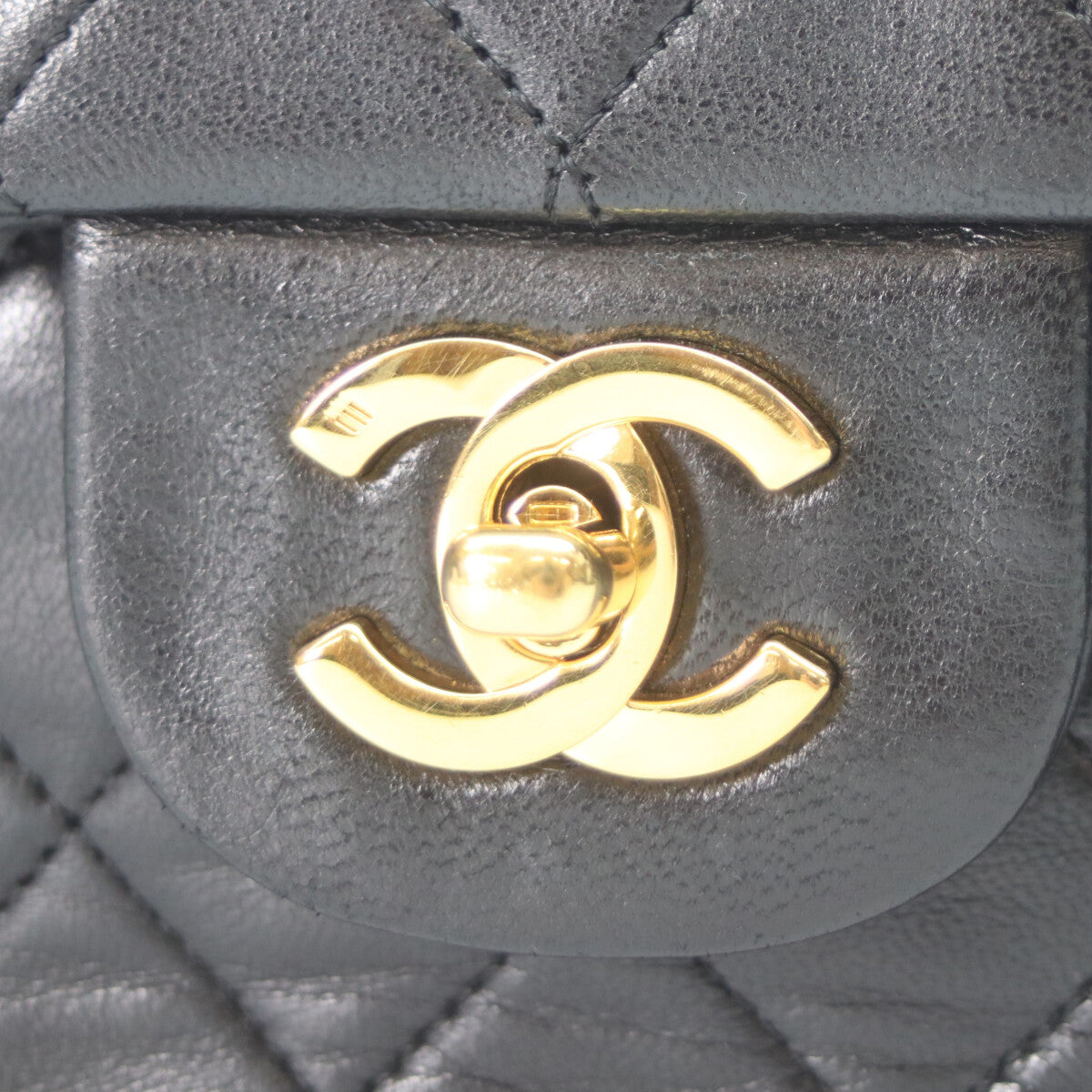 CHANEL シャネル 1番 A01112 黒 ラム ゴールド金具 マトラッセ25