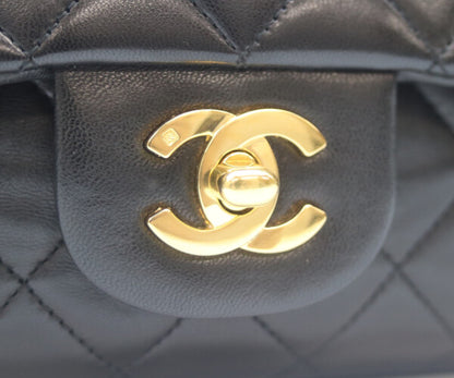 CHANEL シャネル 1番 A01112 黒ラム ゴールド金具 Wフラップ マトラッセ25 ショルダーバッグ