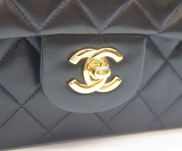 CHANEL シャネル 5番 A01112 黒ラム ゴールド金具 Wフラップ マトラッセ25 ショルダーバッグ