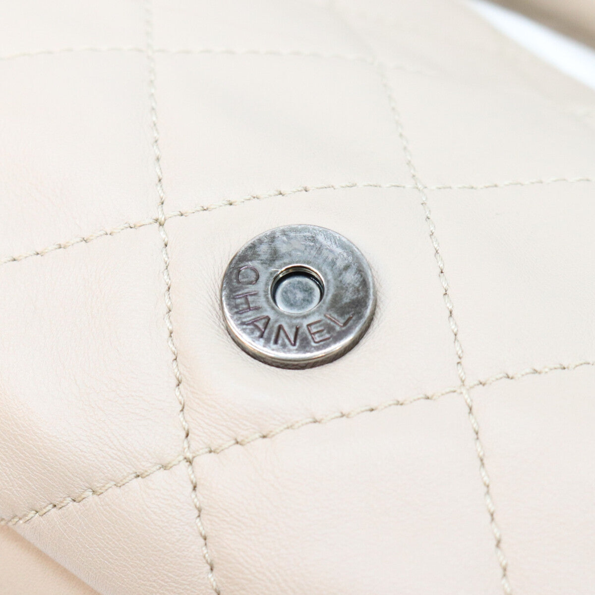 Chanel Series 16 Black × Beige Two-Tone Calfskin East-West Matelassé Silver Hardware Chain Shoulder Bag Shoulder Bag