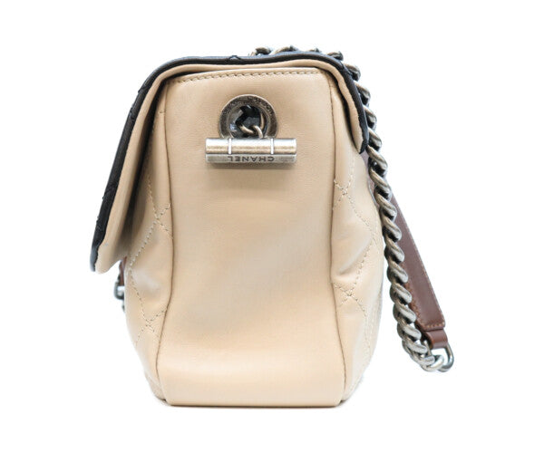 CHANEL シャネル 16番台 黒×ベージュ バイカラー カーフ イーストウエスト マトラッセ シルバー金具 チェーンショルダーバッグ ショルダーバッグ