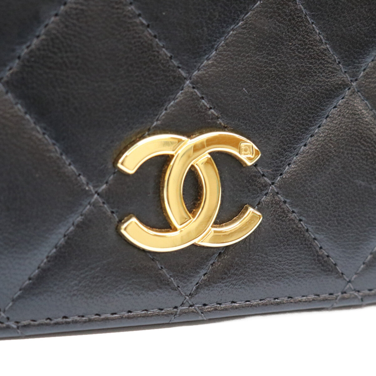 CHANEL シャネル 5番 A03568 黒 ラム フルフラップ ゴールド金具 プッシュロック マトラッセ23 バッグ ショルダーバッグ