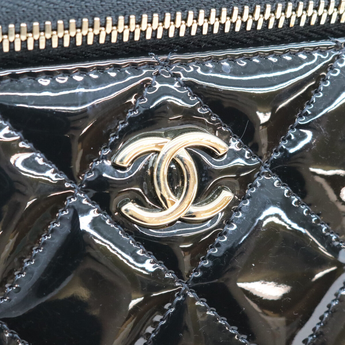 CHANEL black patent leather, gold-tone hardware, top-handle vanity 2-way shoulder bag