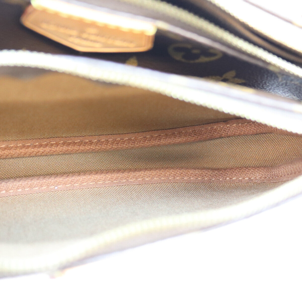 LOUIS VUITTON ルイヴィトン M44813 モノグラム カーキ ミュルティポシェットアクセソワール ショルダーバッグ ショルダーバッグ