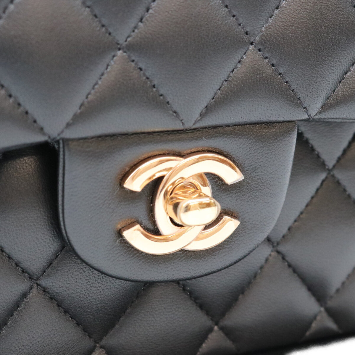 CHANEL シャネル A01112 黒 ラムスキン PG金具 内黒 マトラッセ25 ショルダーバッグ ショルダーバッグ