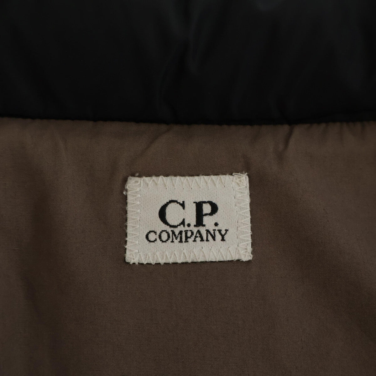 C.P.COMPANY シーピーカンパニー 41184C65 PIUMA d'OCA ブラック ナイロン ダウンジャケット ジャケット