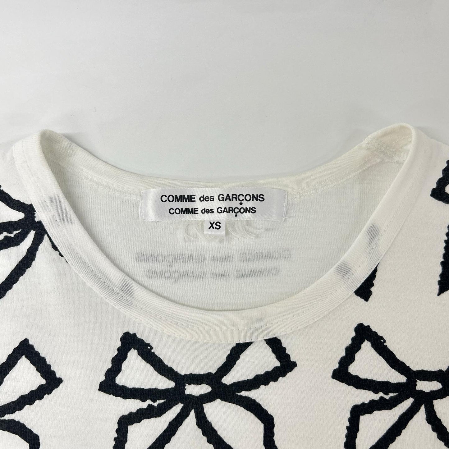 COMMEdesGARCONS COMMEdesGARCONS コムデギャルソンコムデギャルソン（コムコム） ホワイト リボン柄 Tシャツ トップス