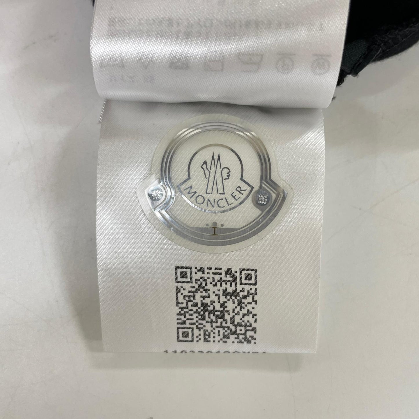 MONCLER モンクレール 22年 MAGLIA MANICHE CORTE ブラックTシャツ トップス
