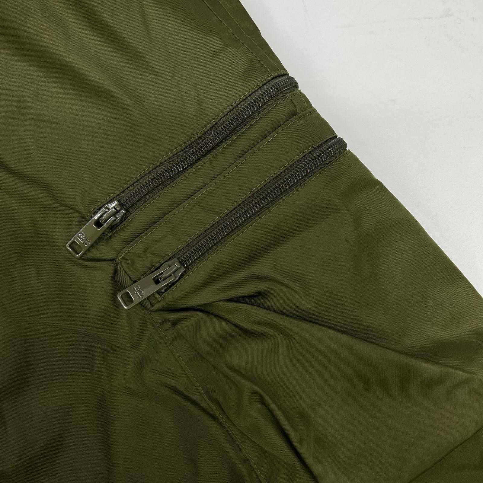 PRADA プラダ 23年 SPH392 RE NYLON カーキ 三角プレート カーゴパンツ ナイロン ボトムス