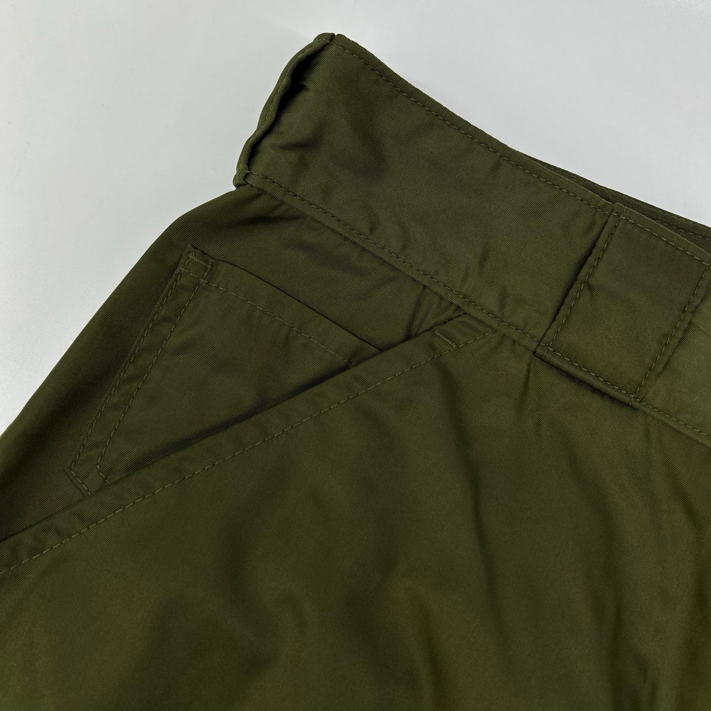 PRADA プラダ 23年 SPH392 RE NYLON カーキ 三角プレート カーゴパンツ ナイロン ボトムス