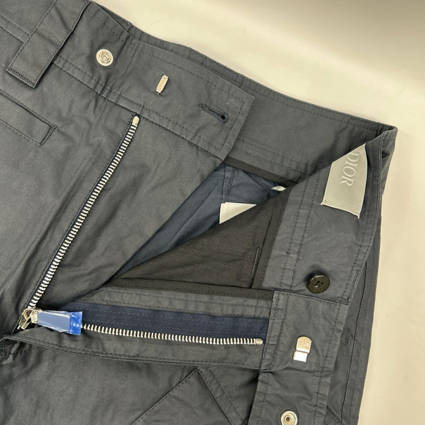 Dior HOMME ディオールオム 293C184A5573 ローラーコースター バックル カーゴ パンツ ニーパッチ ミリタリー コーティングコットン ボトムス
