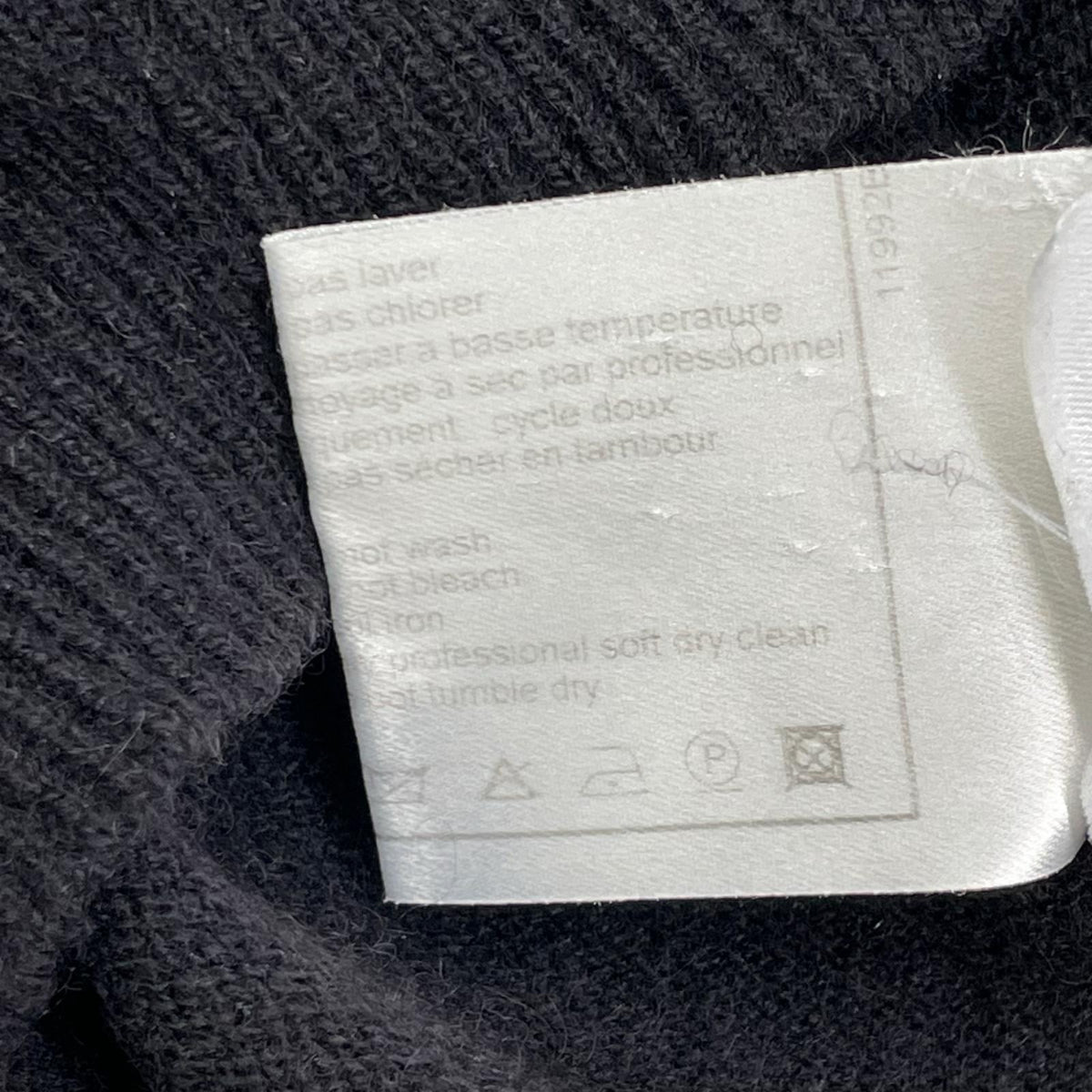 CHANEL シャネル ブラック カシミア65% 裾プレート タートルネックにっと トップス