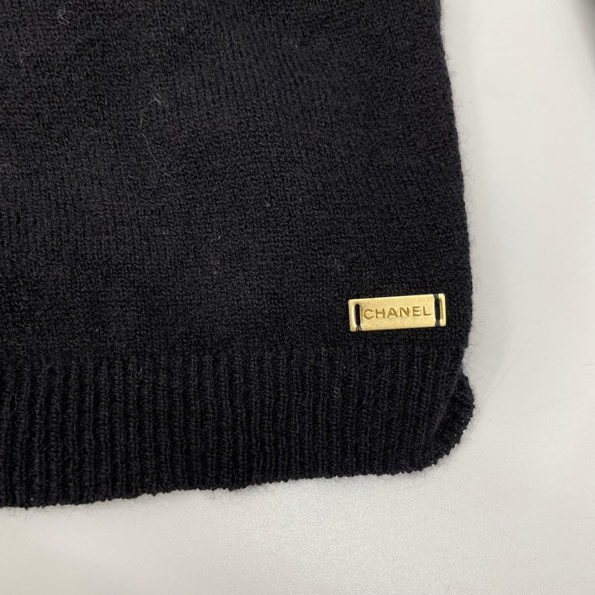 CHANEL シャネル ブラック カシミア65% 裾プレート タートルネックにっと トップス