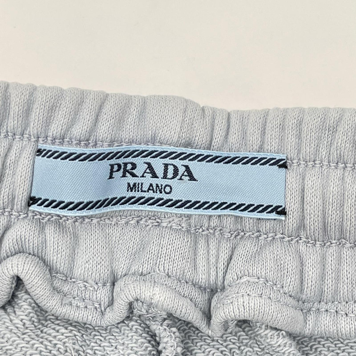 PRADA プラダ 24SS 132402 ブルー トライアングル スウェットショーツ ボトムス
