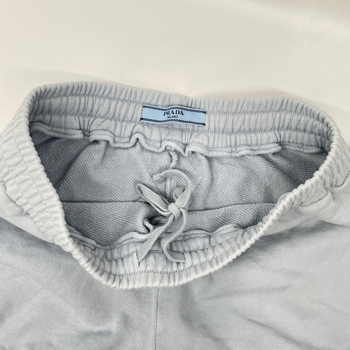 PRADA プラダ 24SS 132402 ブルー トライアングル スウェットショーツ ボトムス