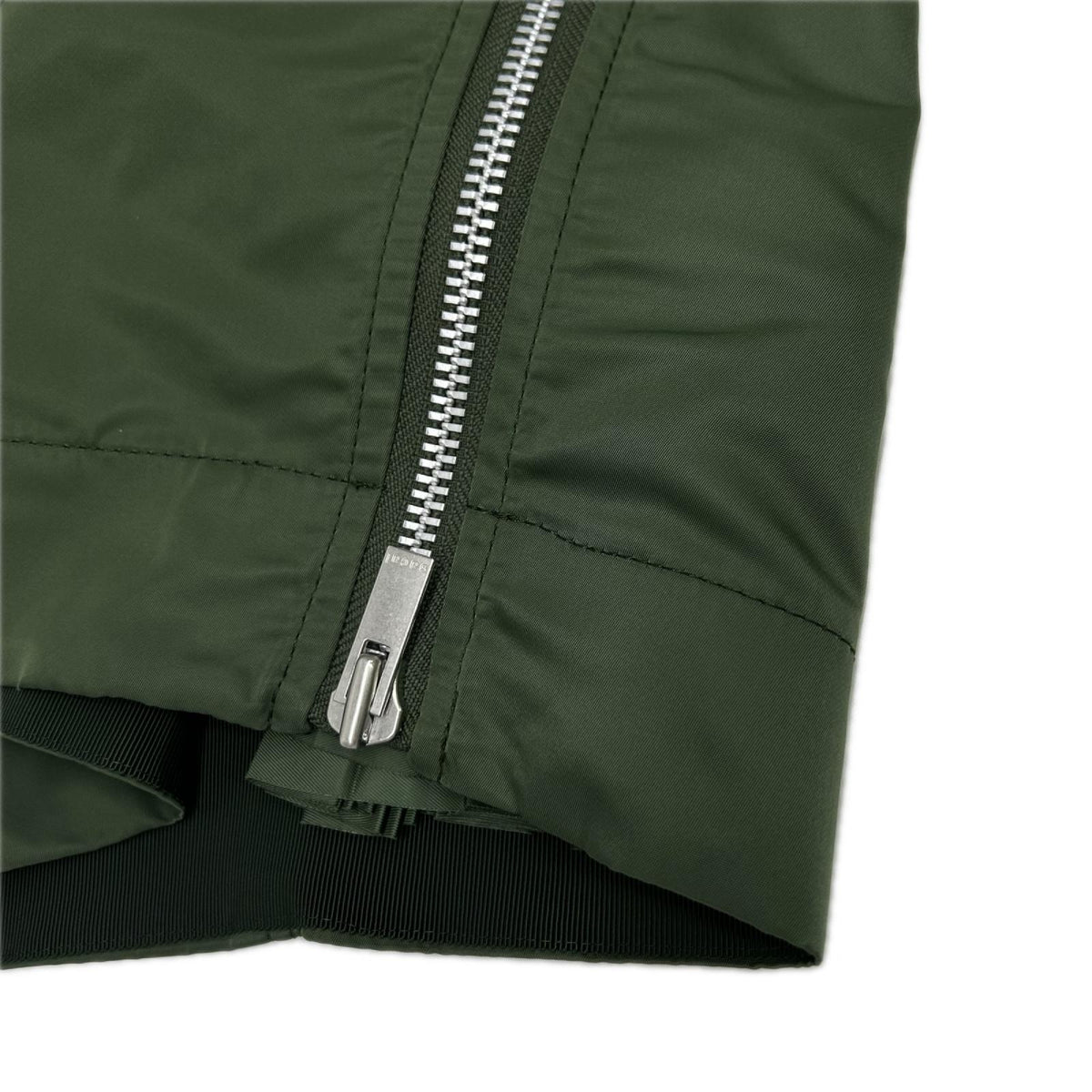 sacai サカイ SCW-073 23AW ナイロン ツイル スカート プリーツ サイドジップ カーキ スカート