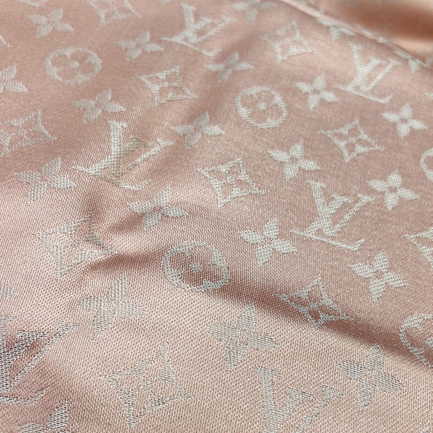 LOUIS VUITTON 路易威登 M70805 Monogram Shine 大方巾 围巾
