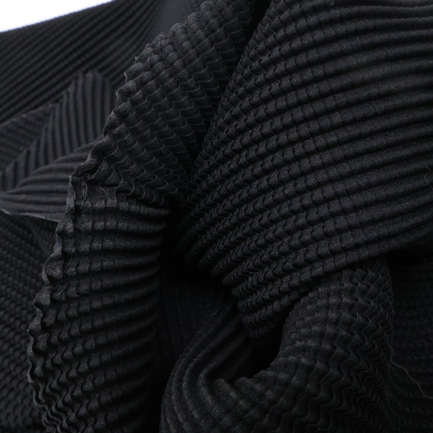MeISSEYMIYAKE Me ISSEY MIYAKE MI55FK056 Pleated Short-Sleeve Cut-and-Sew Top/Top