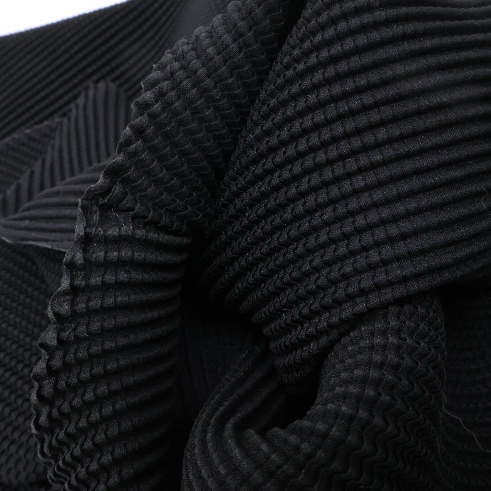 MeISSEYMIYAKE Me ISSEY MIYAKE MI55FK056 Pleated Short-Sleeve Cut-and-Sew Top/Top