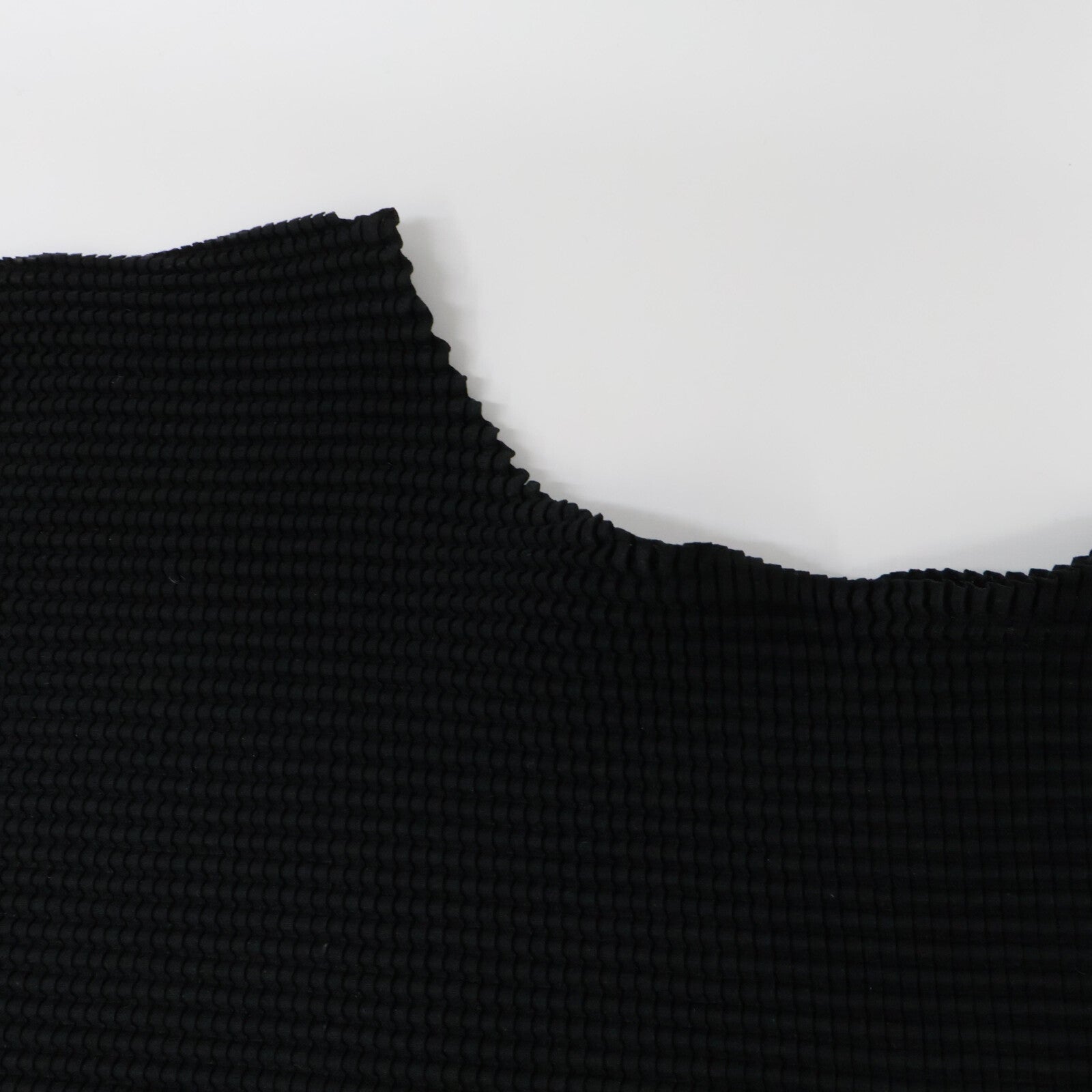 MeISSEYMIYAKE Me ISSEY MIYAKE MI55FK056 Pleated Short-Sleeve Cut-and-Sew Top/Top
