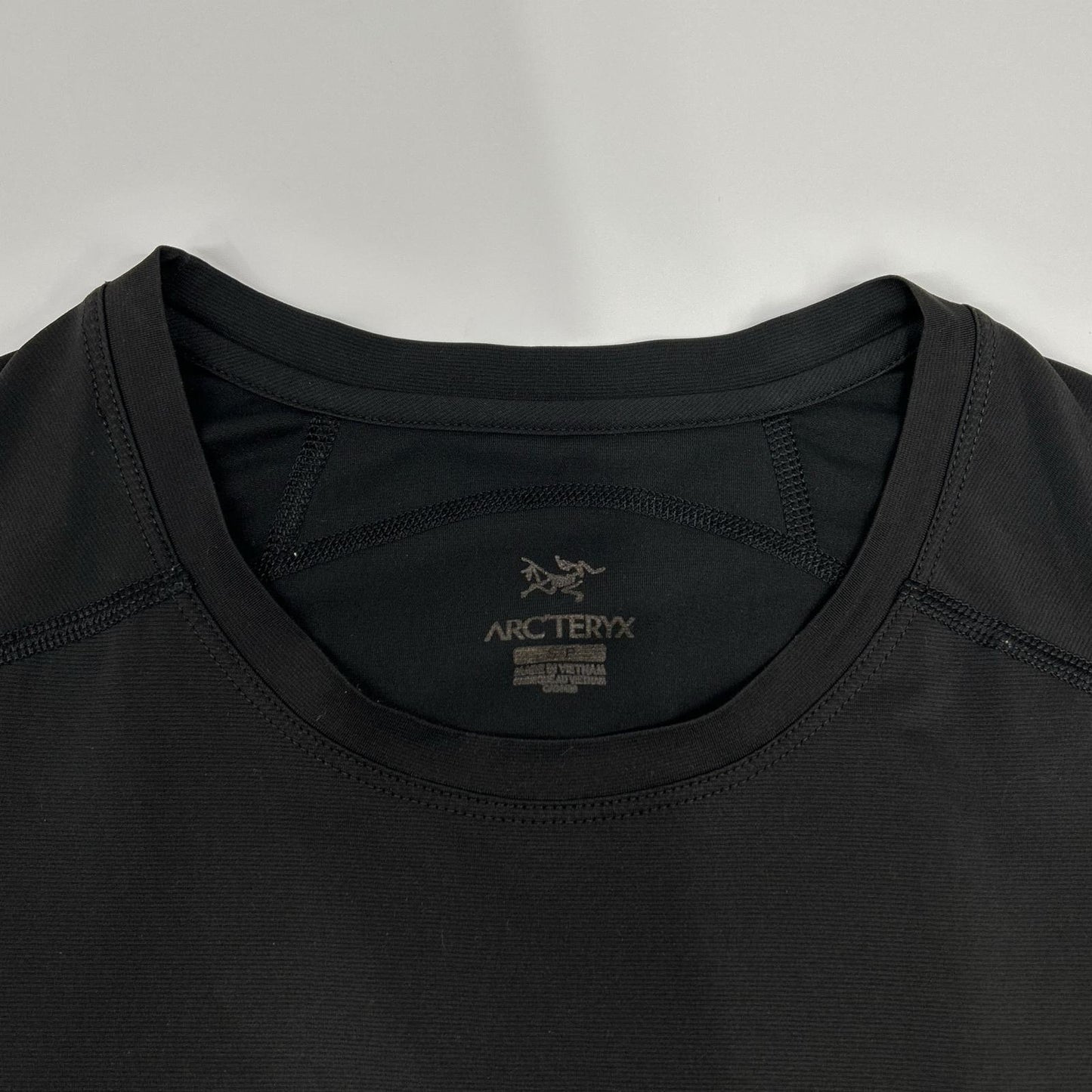 ARC'TERYX アークテリクス 18920 ブラック フェイジック エボリューション クルーネック ロゴ Tシャツ トップス