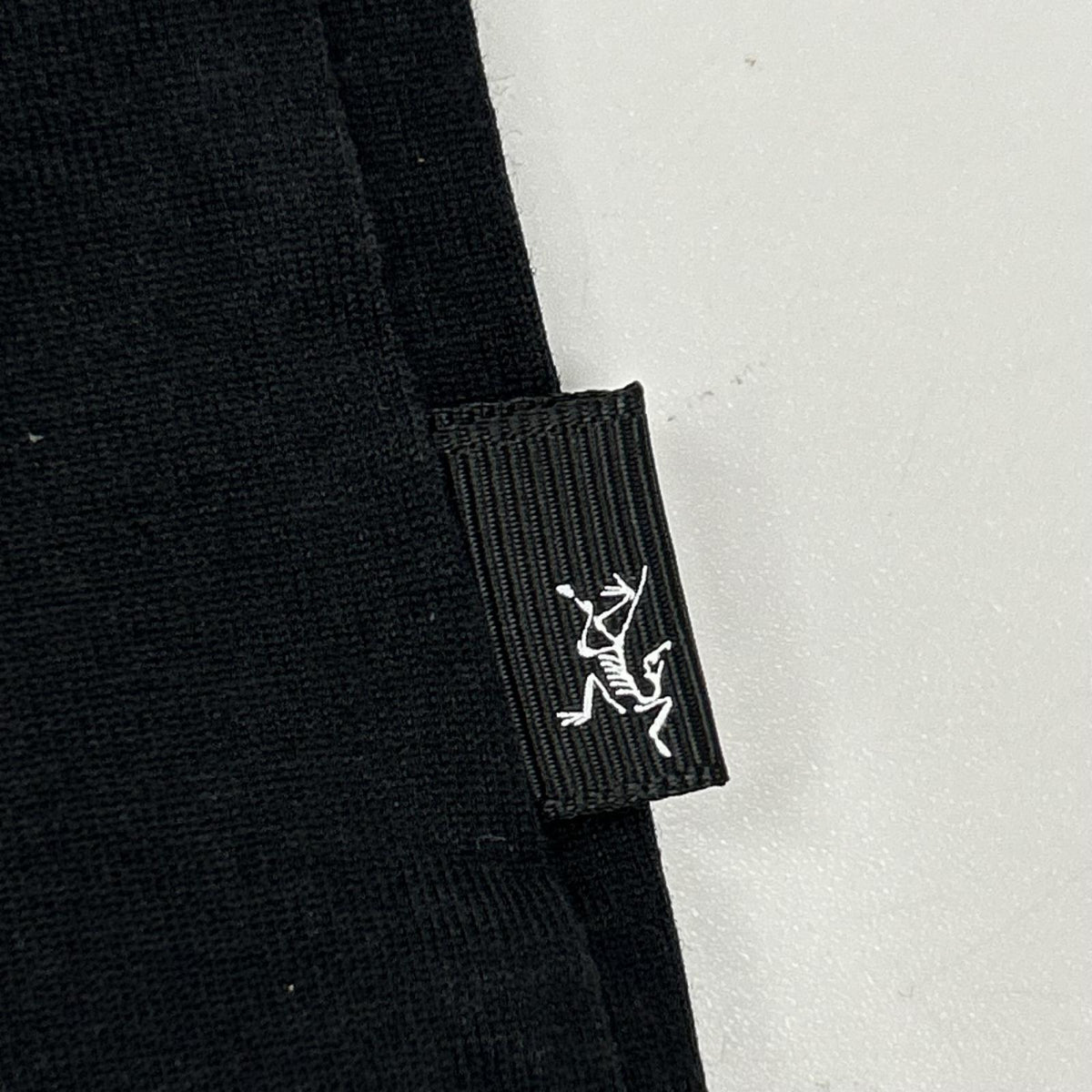 ARC'TERYX アークテリクス 30379 ブラック コットン スプリット SS Tシャツ トップス