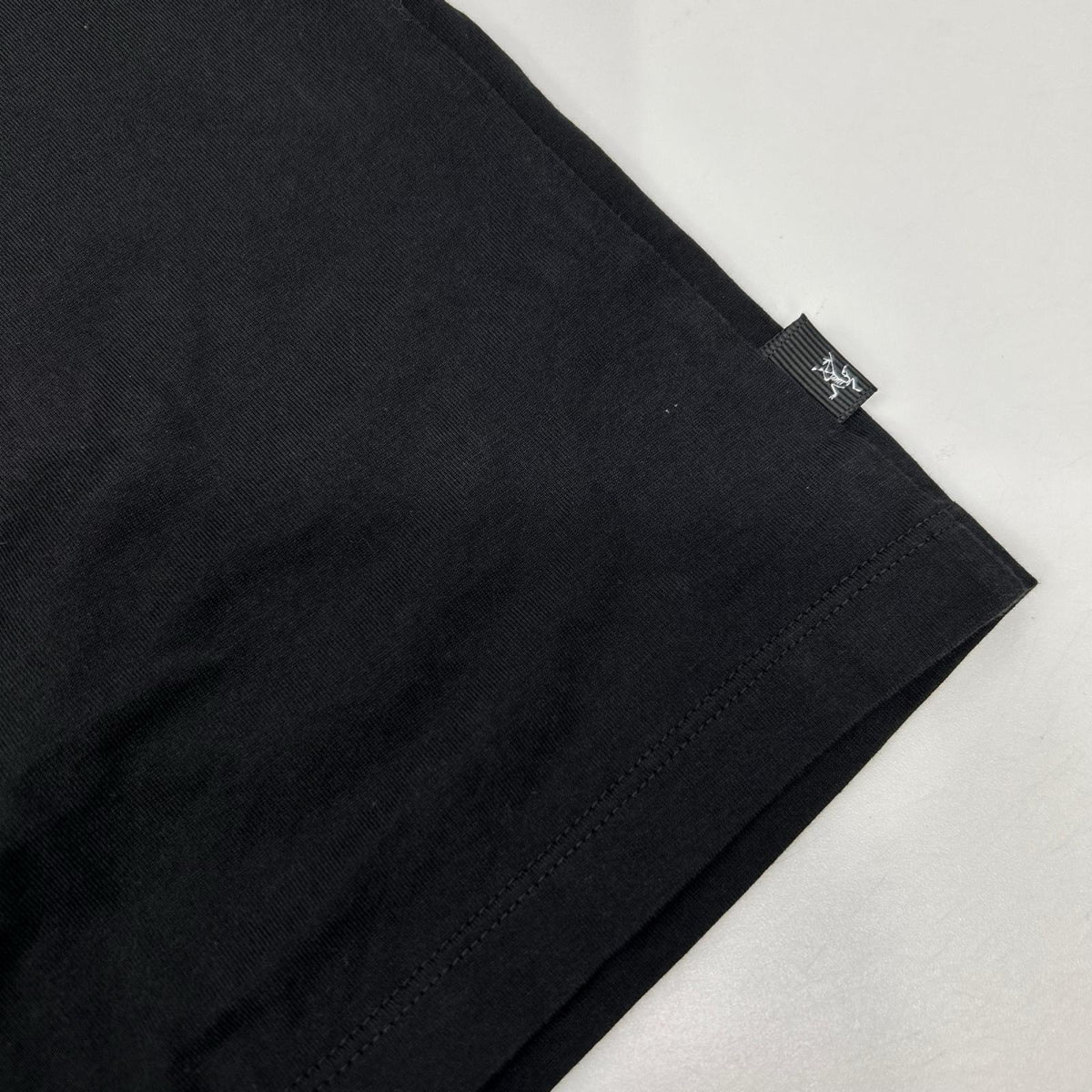 ARC'TERYX アークテリクス 30379 ブラック コットン スプリット SS Tシャツ トップス