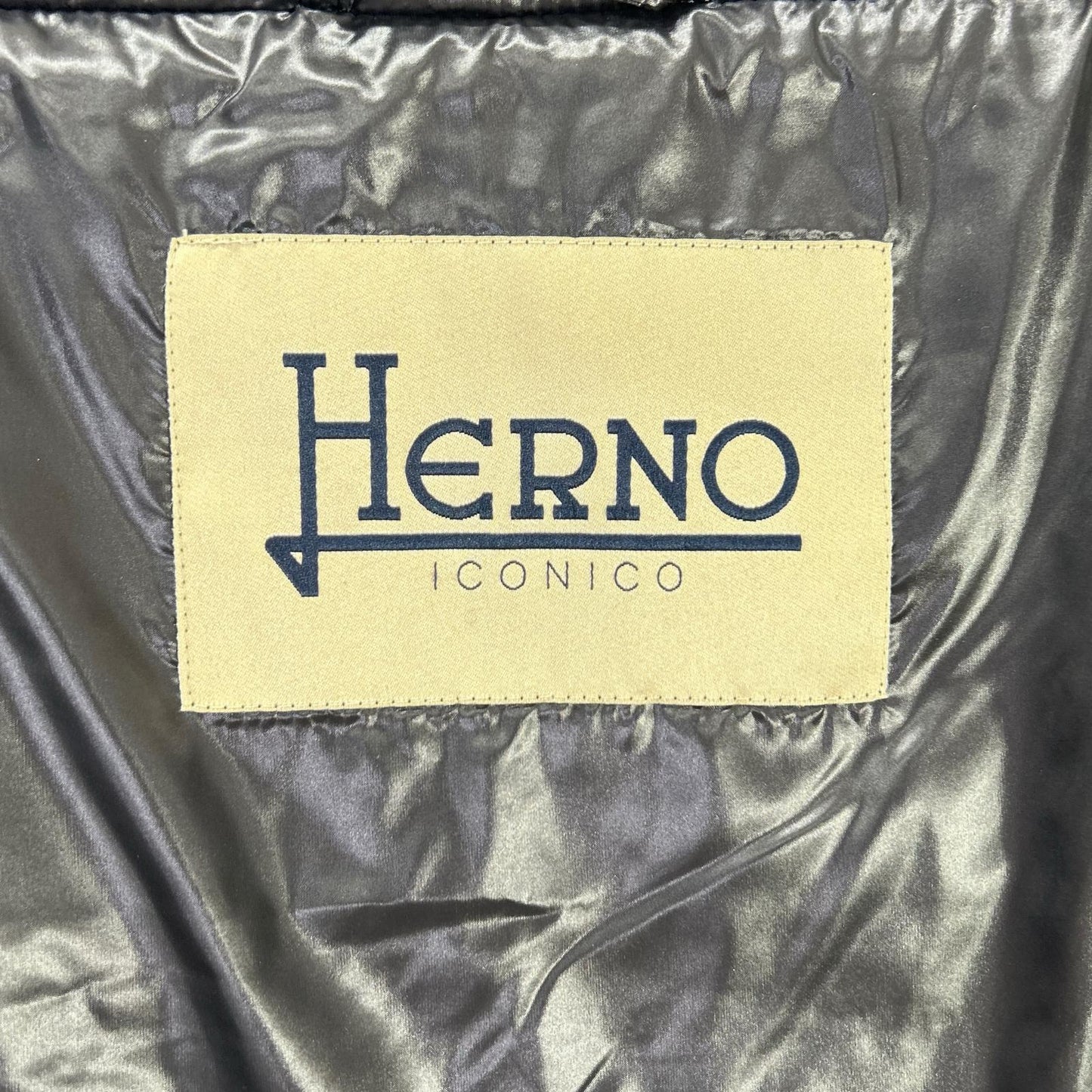 HERNO ヘルノ PI0110DIC ブラック ICONICO EMILIA 半袖 ダウンジャケット ジャケット