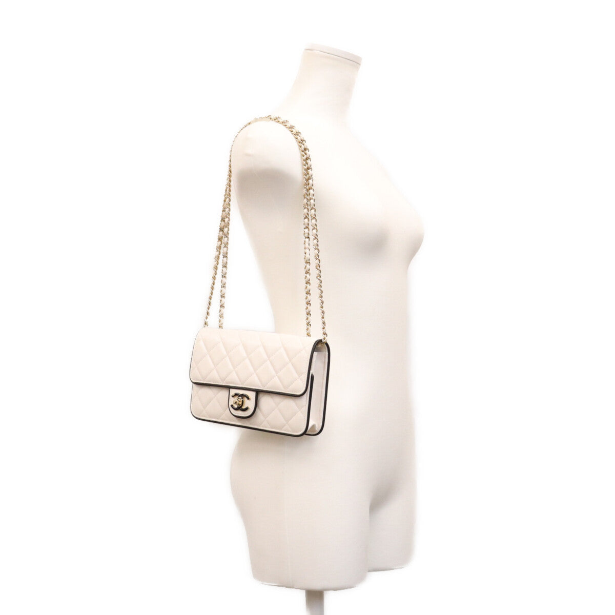 CHANEL シャネル 26SS AP4511 ホワイト×ブラック ラムスキン ゴールド金具 チェーンウォレット ショルダーバッグ