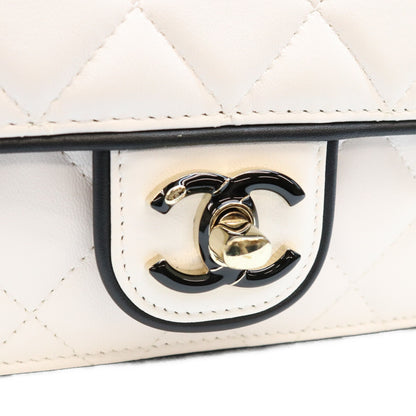 CHANEL シャネル 26SS AP4511 ホワイト×ブラック ラムスキン ゴールド金具 チェーンウォレット ショルダーバッグ